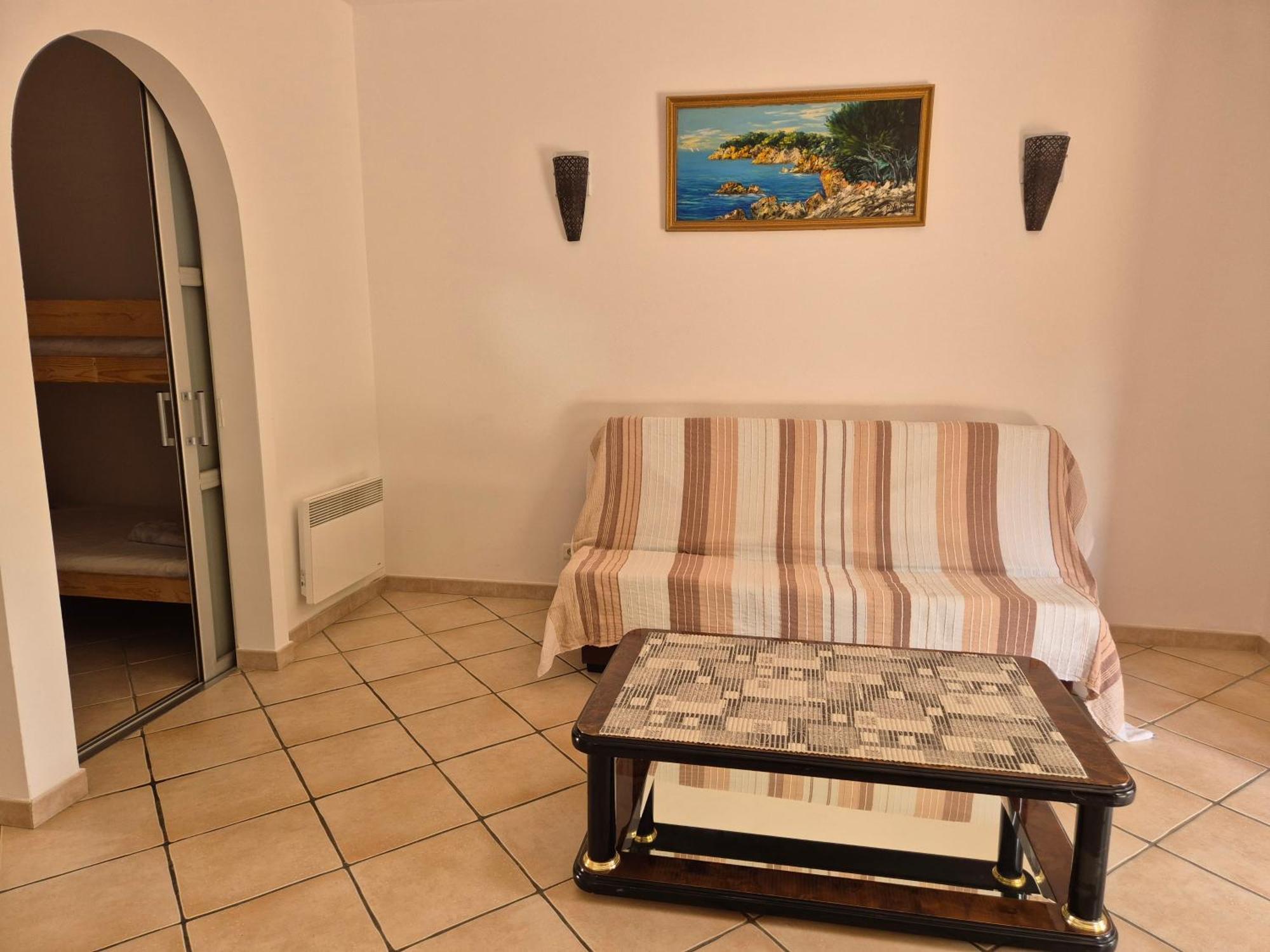 Joli Appartement Climatise Avec Terrasse A Moin 10 Minutes A Pieds De La Plage Calvi  Dış mekan fotoğraf